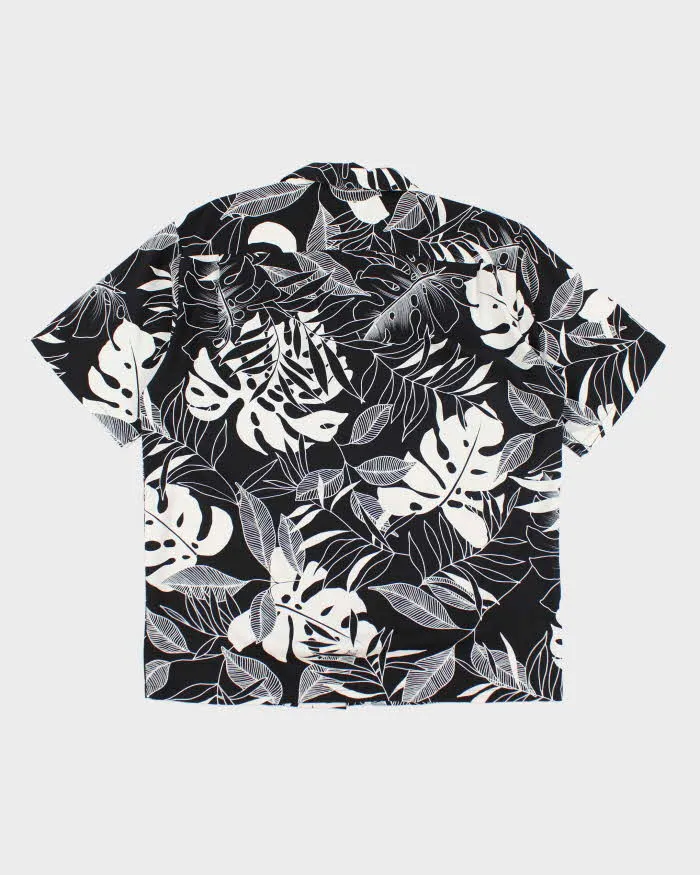 Vintage Hilo Hattie Hawaiian Shirt - L sold by Rokit product image thumbnail 2