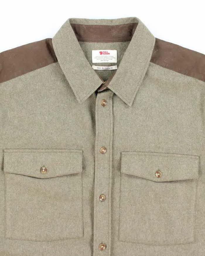 Vintage 2000's Fjall Raven Heavyweight Button Up Shirt - L sold by Rokit product image thumbnail 3