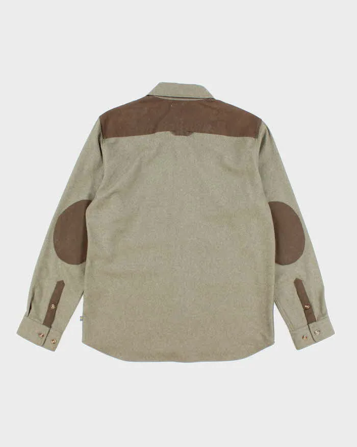 Vintage 2000's Fjall Raven Heavyweight Button Up Shirt - L sold by Rokit product image thumbnail 2