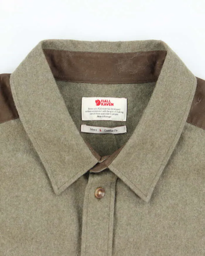 Vintage 2000's Fjall Raven Heavyweight Button Up Shirt - L sold by Rokit product image thumbnail 5