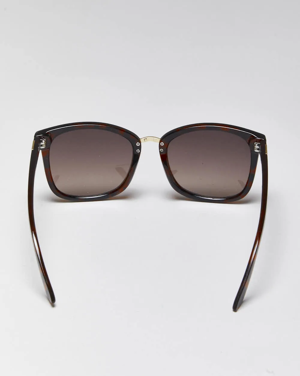 Vintage Y2k 00s Guess Sunglasses sold by Rokit product image thumbnail 4