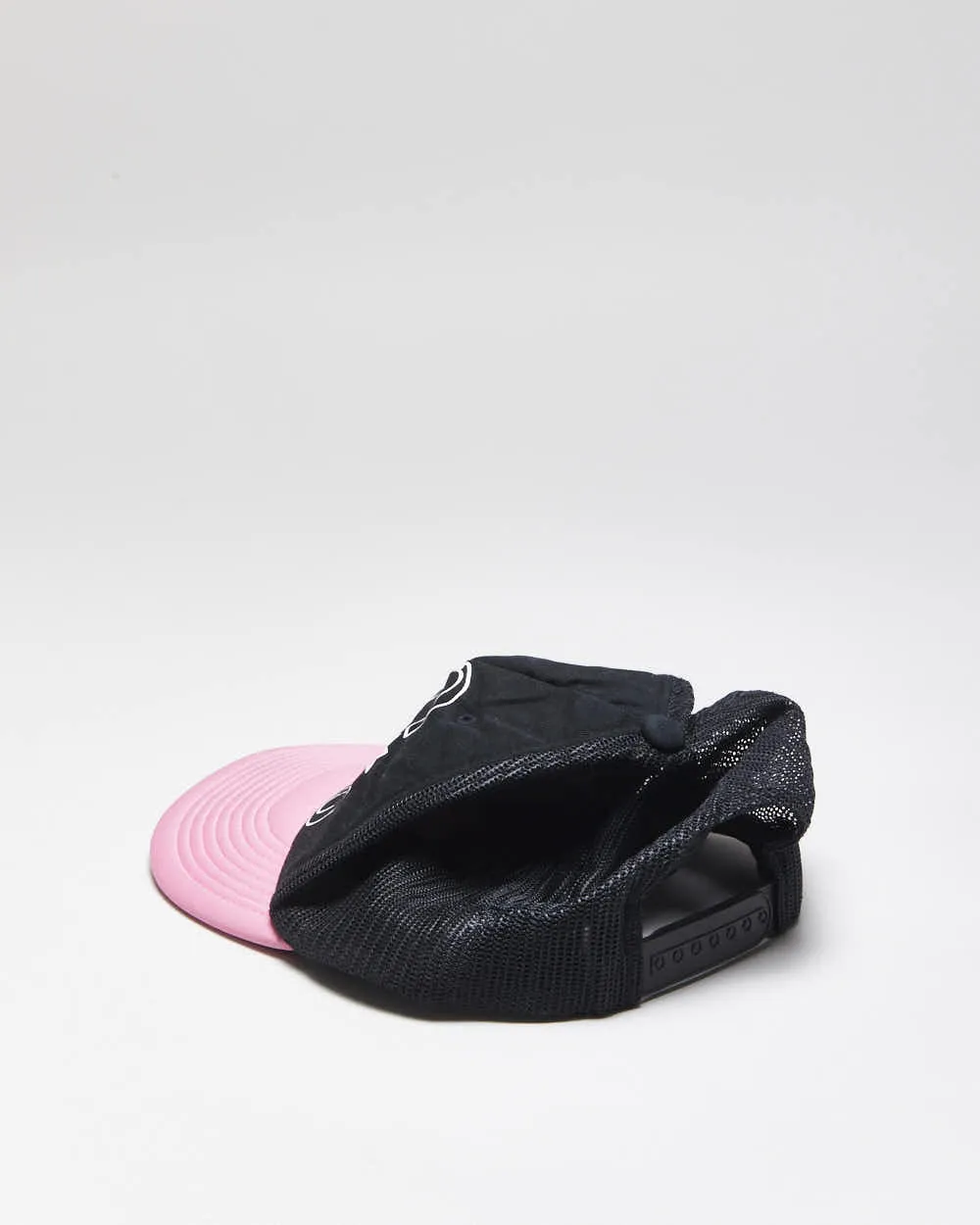 Vintage Y2k 00s DC Shoe Co Trucker Hat - O/S sold by Rokit product image thumbnail 2