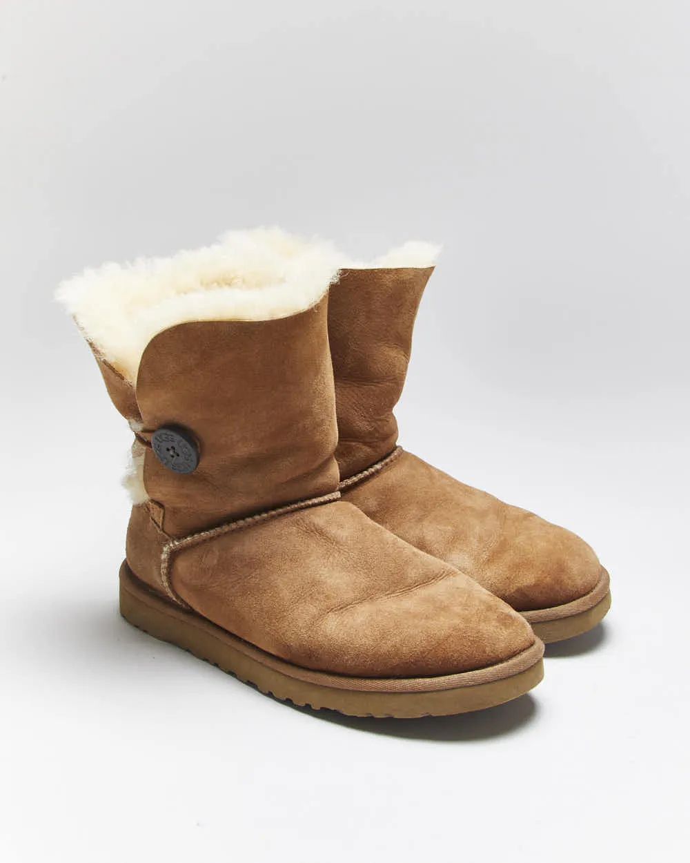 Vintage Y2k 00s UGG Australia Sheepskin Lined Boots - UK6.5 sold by Rokit