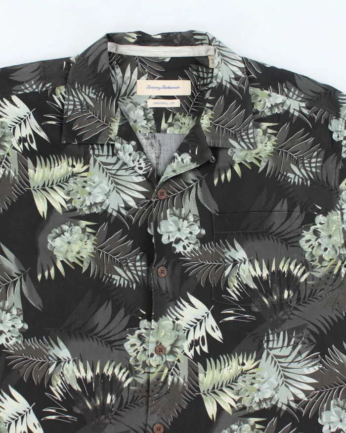 Vintage Tommy Bahama All Over Print Floral T-Shirt - L sold by Rokit product image thumbnail 3