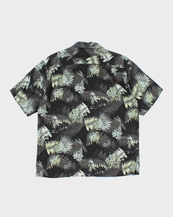 Vintage Tommy Bahama All Over Print Floral T-Shirt - L sold by Rokit product image thumbnail 2