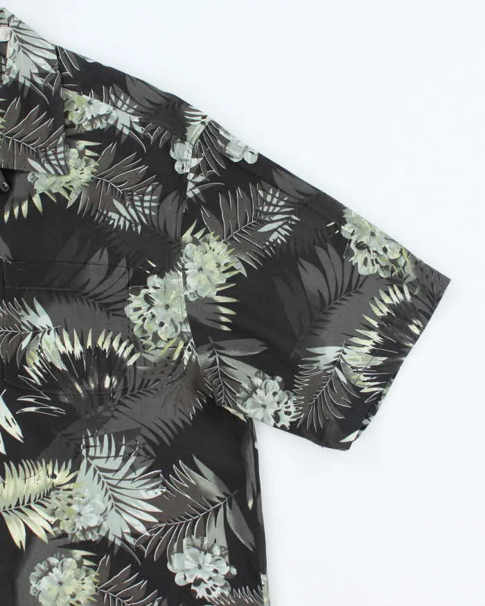 Vintage Tommy Bahama All Over Print Floral T-Shirt - L sold by Rokit product image thumbnail 4