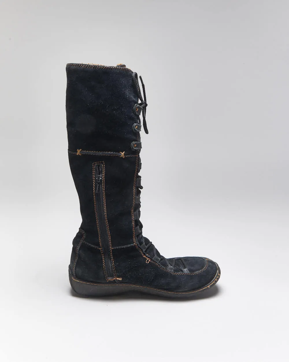 Vintage Y2k 00s Timberland Suede Lace-Up Boots - UK8 sold by Rokit product image thumbnail 2