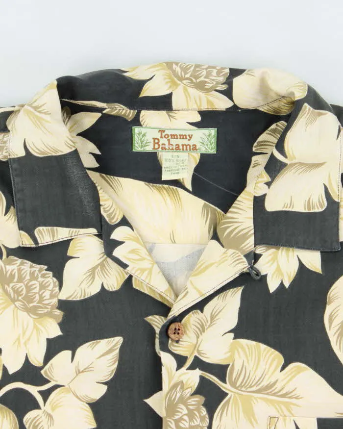 Vintage 90's Tommy Bahama Flower Print Hawaiian Shirt - L sold by Rokit product image thumbnail 5