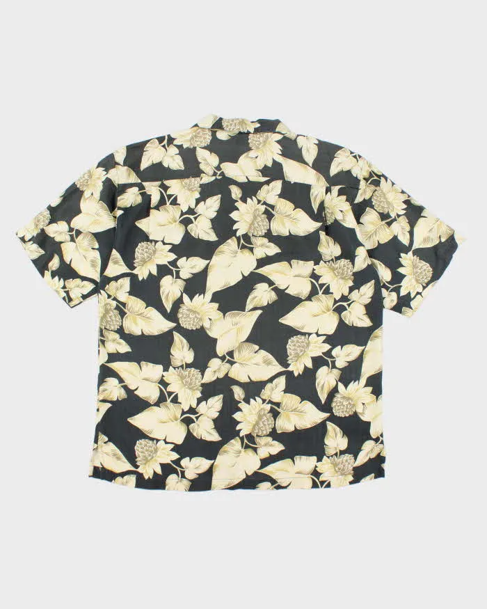 Vintage 90's Tommy Bahama Flower Print Hawaiian Shirt - L sold by Rokit product image thumbnail 2