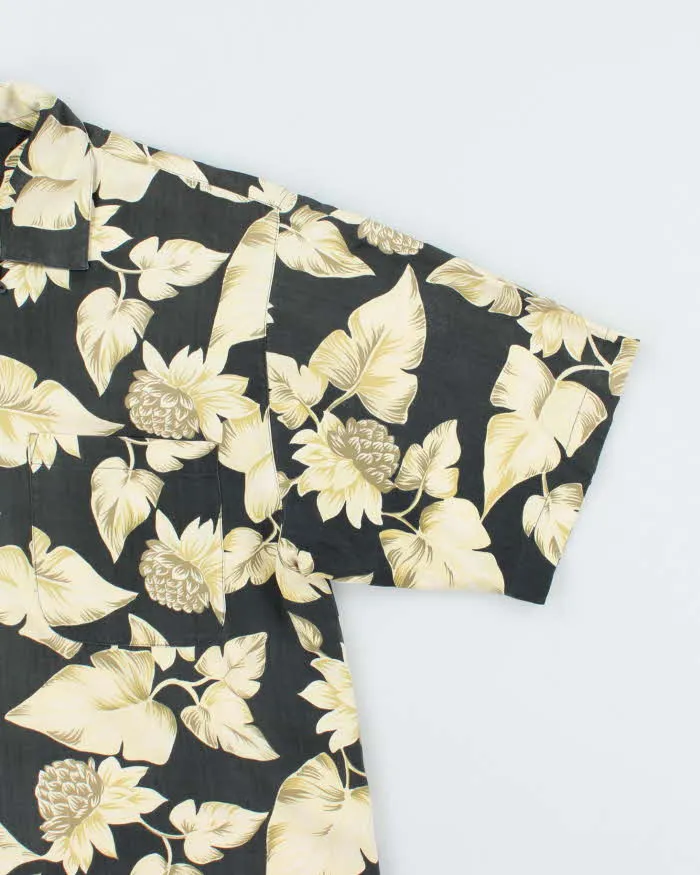 Vintage 90's Tommy Bahama Flower Print Hawaiian Shirt - L sold by Rokit product image thumbnail 4