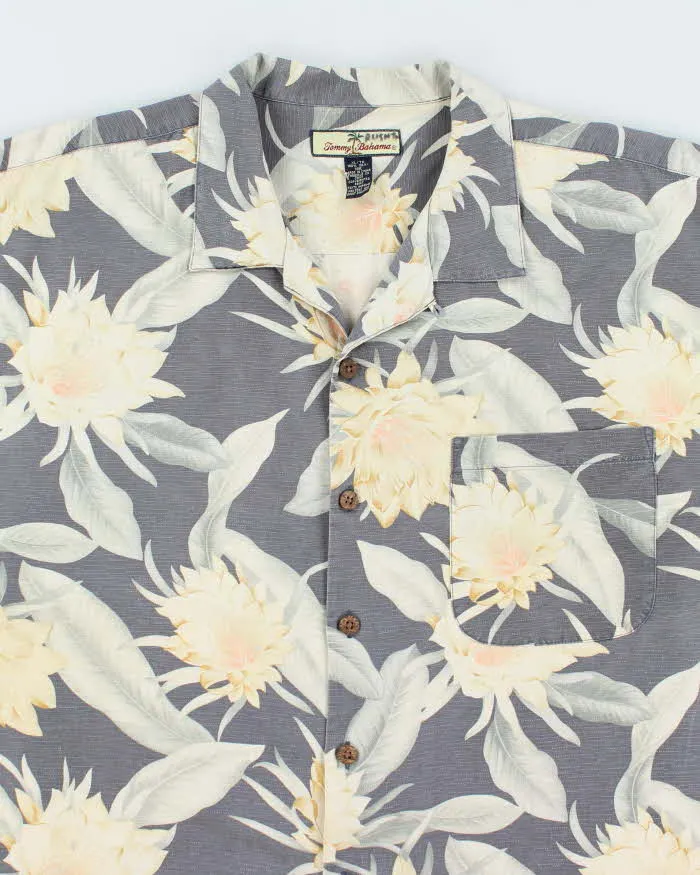 Vintage Tommy Bahama All Over Floral Print Hawaiian Shirt - XL sold by Rokit product image thumbnail 3