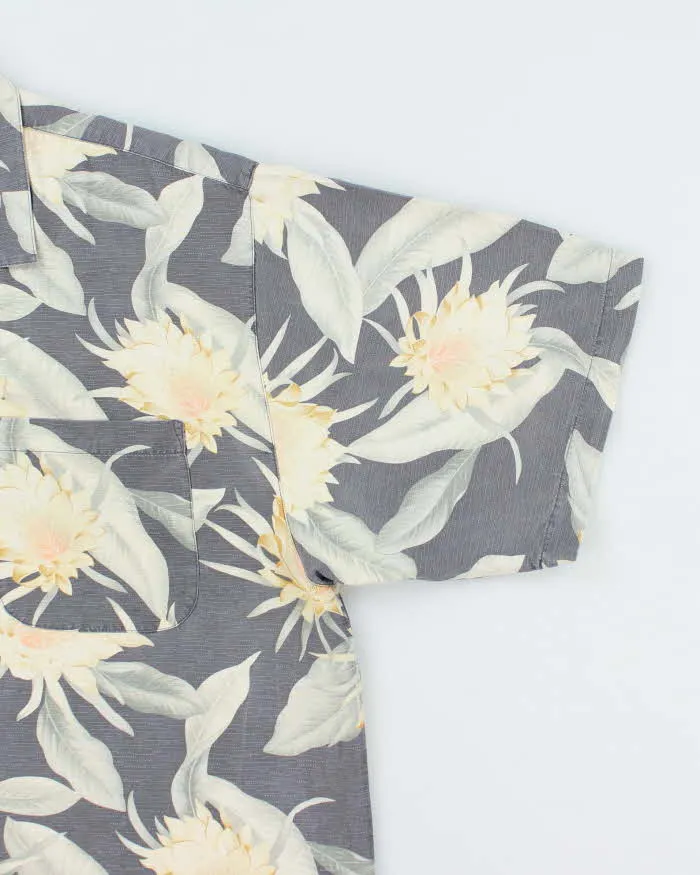 Vintage Tommy Bahama All Over Floral Print Hawaiian Shirt - XL sold by Rokit product image thumbnail 4