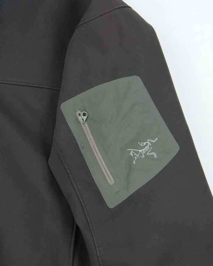 Vintage Y2K Arc'teryx Hooded Lightweight Windbreaker Jacket - L sold by Rokit product image thumbnail 4