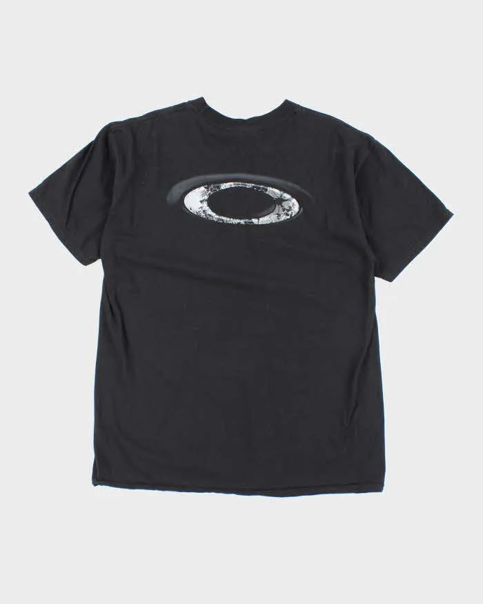 Vintage Y2K Oakley Spell Logo Graphic T-Shirt - L sold by Rokit product image thumbnail 2