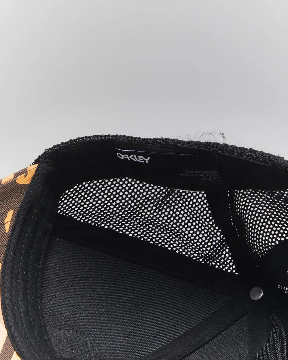 Vintage 2000's Oakley Orange Camo Trucker Cap - OS sold by Rokit product image thumbnail 4