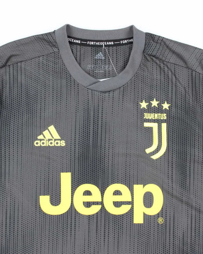 Vintage Adidas Juventus Third Football Shirt - S sold by Rokit product image thumbnail 3