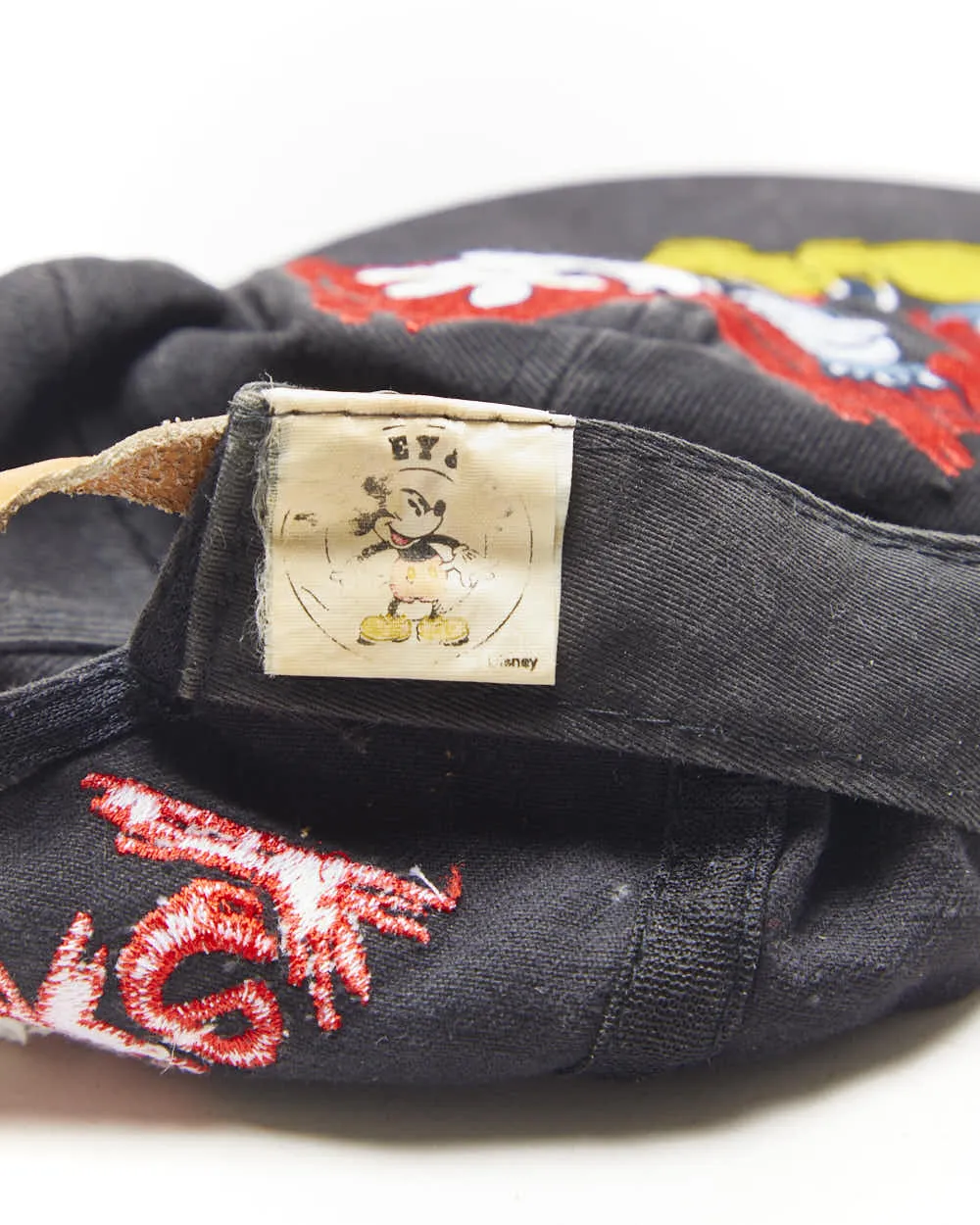 Vintage 90's Disney Mickey Mouse Paint Graphic T-Shirt - OS sold by Rokit product image thumbnail 5