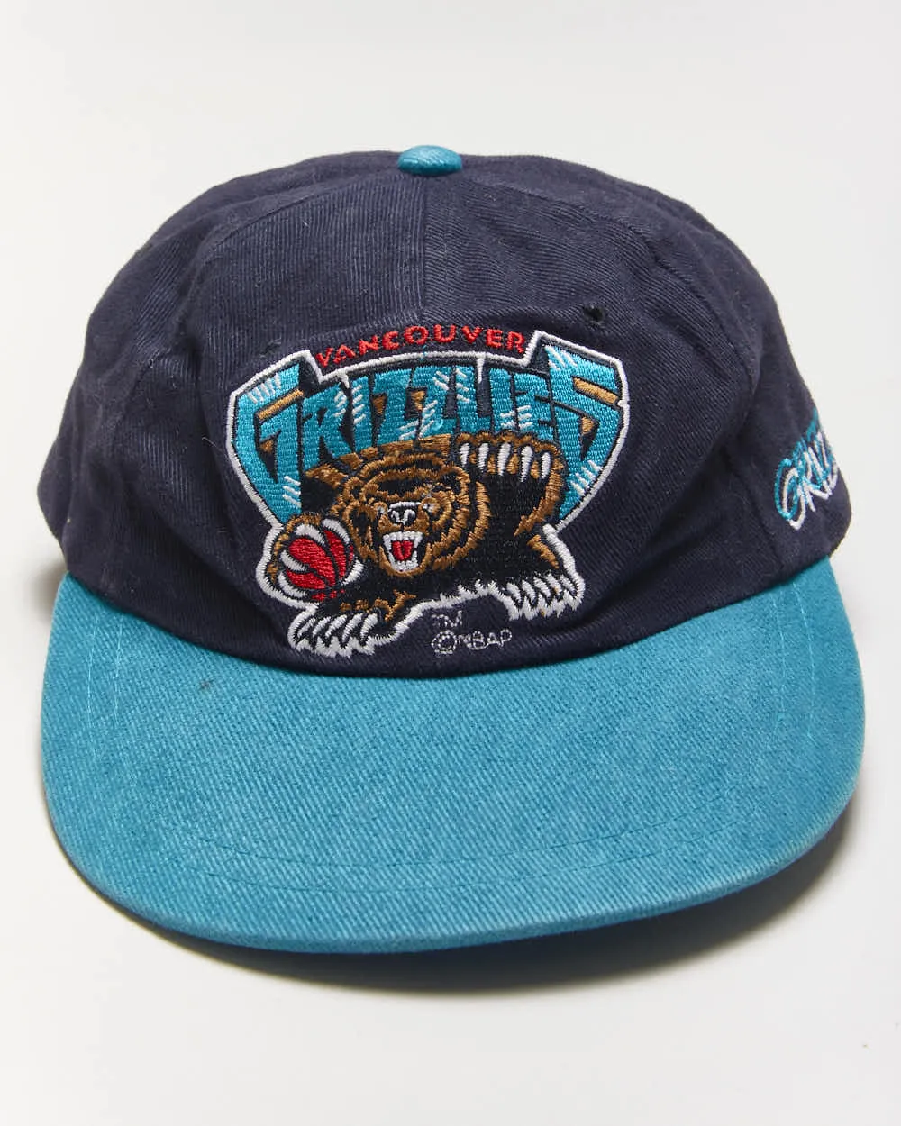 Vintage Vancouver Grizzlies Cap - OS sold by Rokit product image thumbnail 3