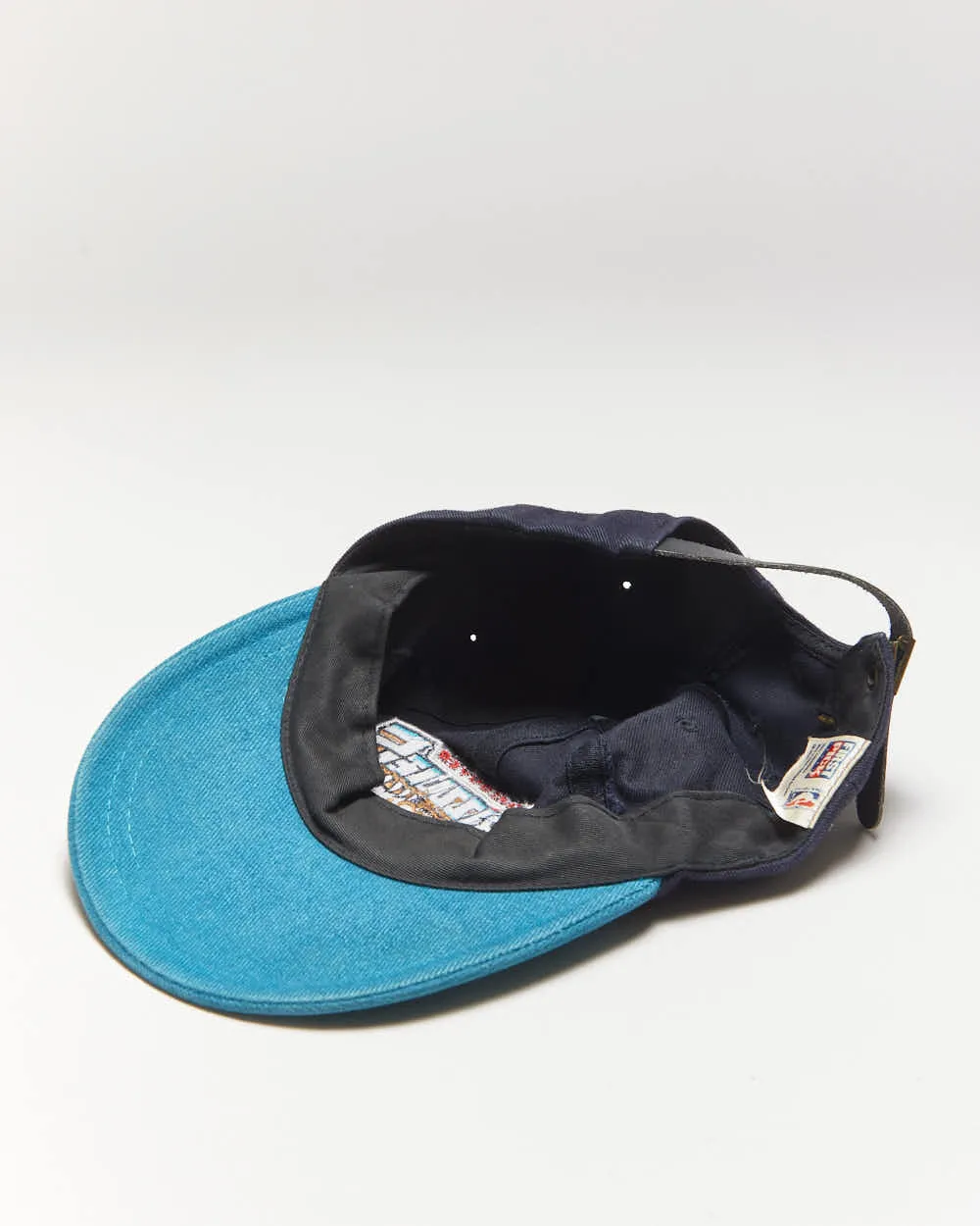 Vintage Vancouver Grizzlies Cap - OS sold by Rokit product image thumbnail 4