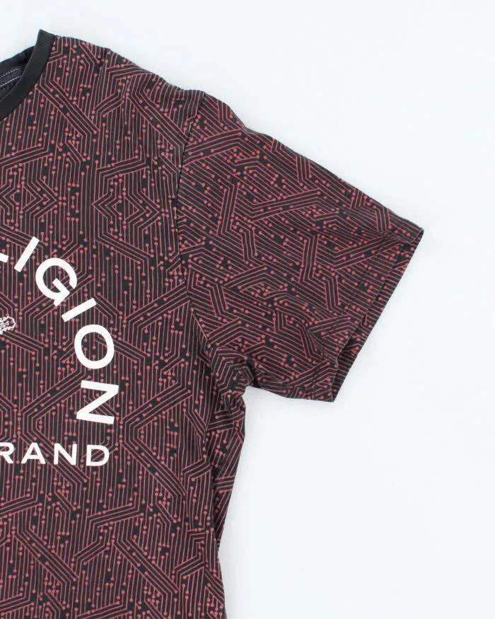 Vintage 2000's True Religion Patterned Centre Logo T-Shirt - L sold by Rokit product image thumbnail 4