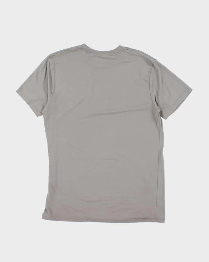 Vintage 00s Oakley T-shirt - L sold by Rokit product image thumbnail 2