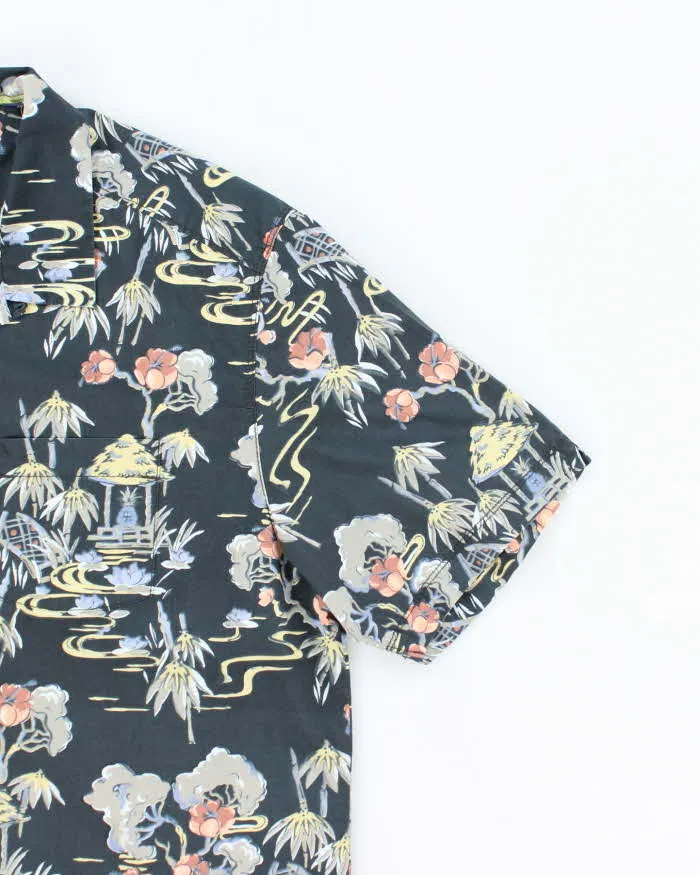 Vintage Tommy Bahama All Over Print Hawaiian Shirt - L sold by Rokit product image thumbnail 4