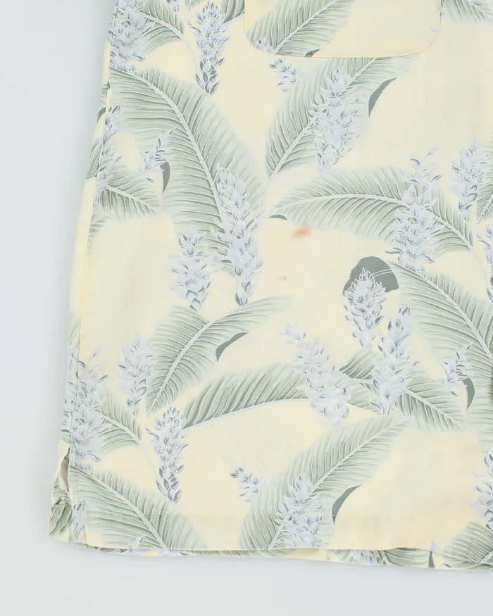 Vintage Tommy Bahama Patterned Lightweight Hawaiian Shirt - L sold by Rokit product image thumbnail 5