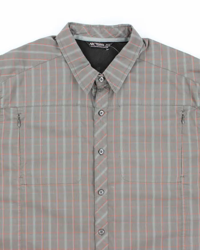 Vintage Arc'teryx Lightweight Hidden Pockets Shirt - XL sold by Rokit product image thumbnail 3