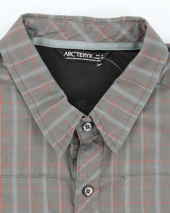 Vintage Arc'teryx Lightweight Hidden Pockets Shirt - XL sold by Rokit product image thumbnail 5