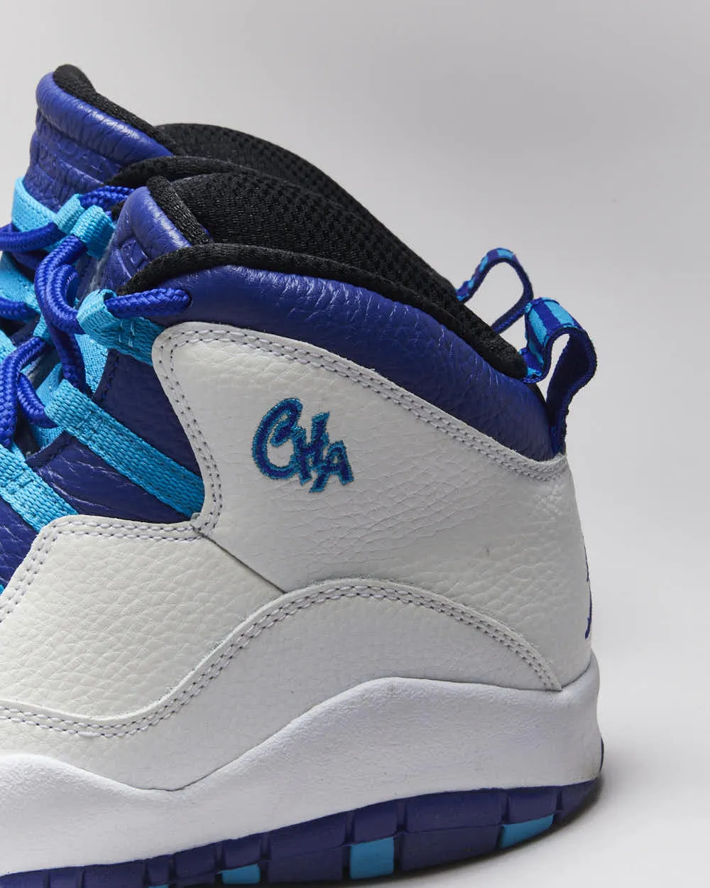 Air Jordan 10 Retro Charlotte Hornet Trainers - UK8.5 sold by Rokit product image thumbnail 5