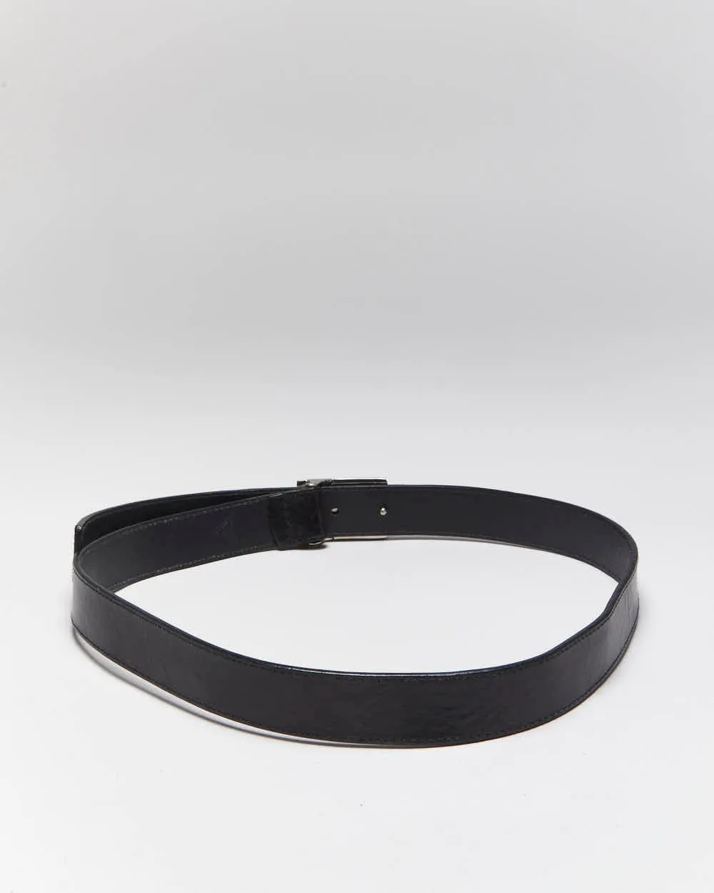 Vintage Guess Leather Belt - W29-W33 sold by Rokit product image thumbnail 4