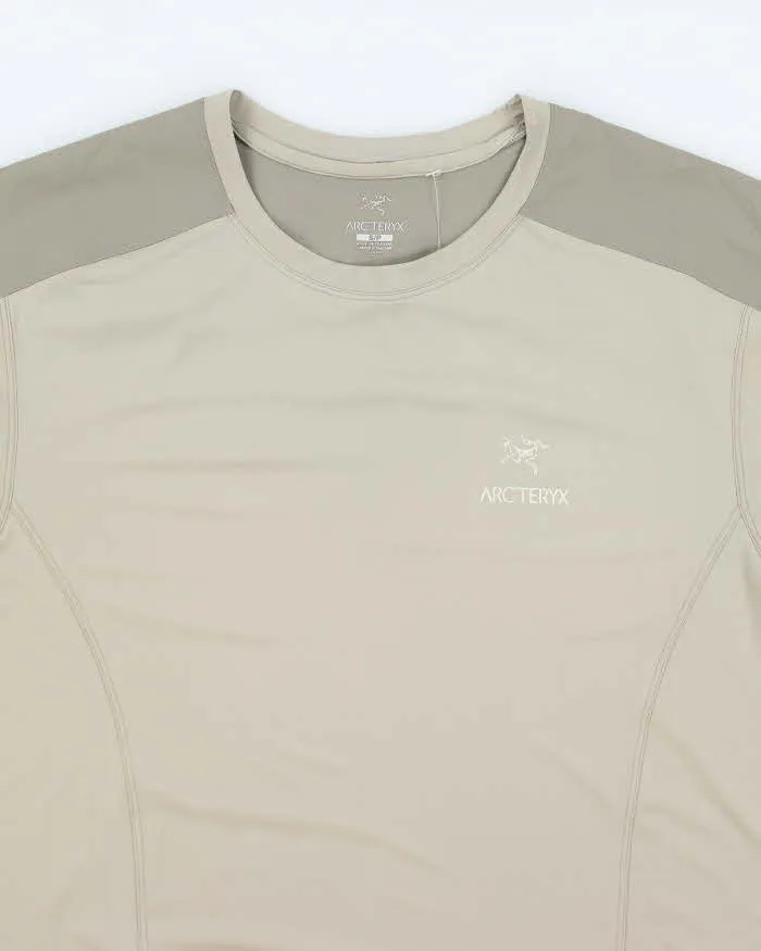 Vintage 2000's Arc'teryx Lightweight T-Shirt - S sold by Rokit product image thumbnail 3