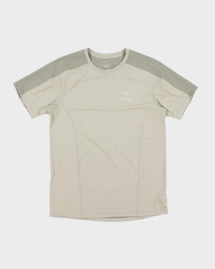 Vintage 2000's Arc'teryx Lightweight T-Shirt - S sold by Rokit