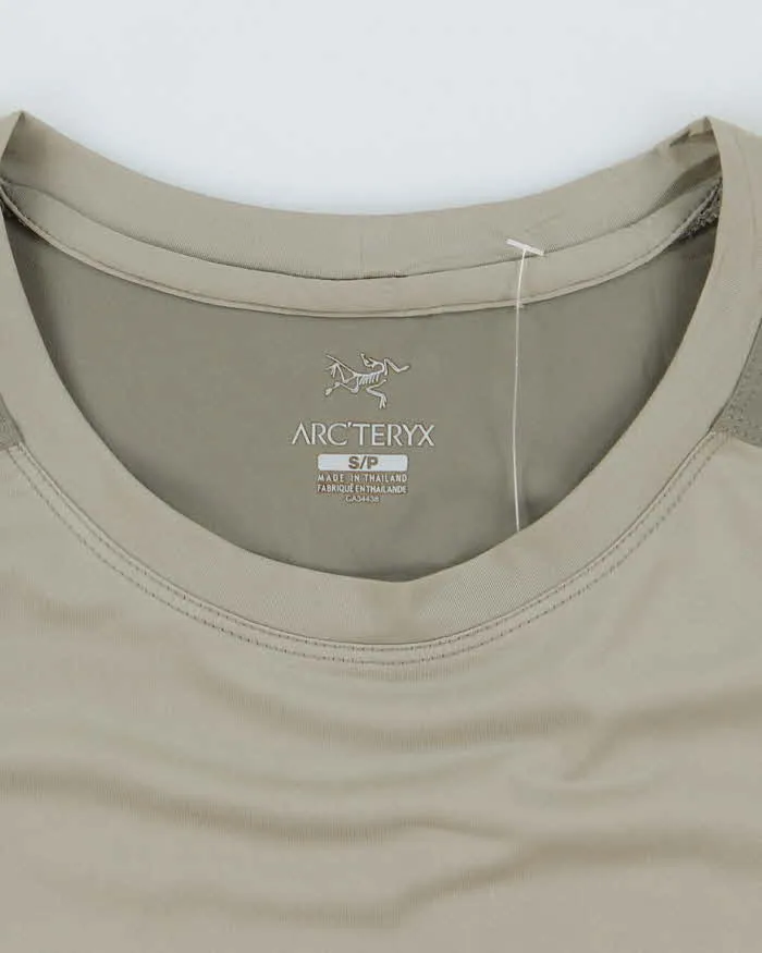 Vintage 2000's Arc'teryx Lightweight T-Shirt - S sold by Rokit product image thumbnail 5