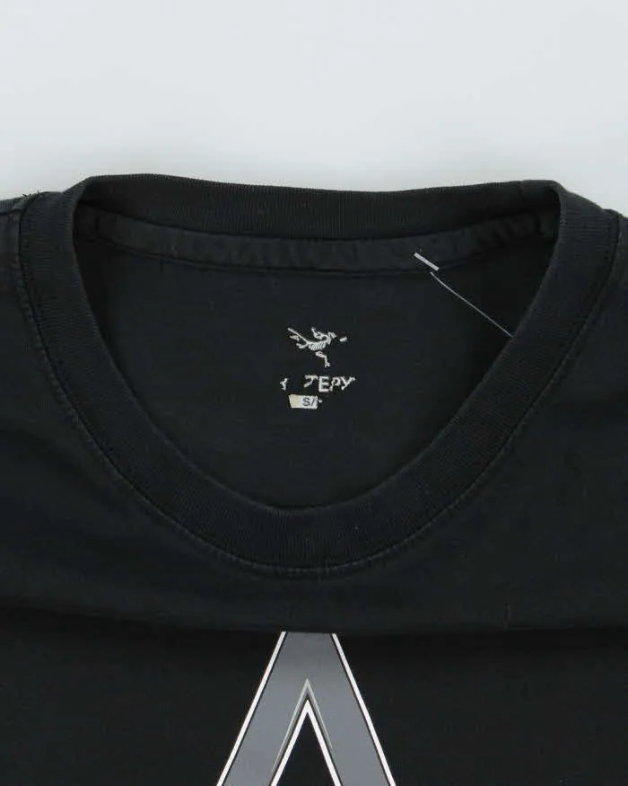 Vintage Arc'teryx Centre Logo Graphic T-Shirt - S sold by Rokit product image thumbnail 5