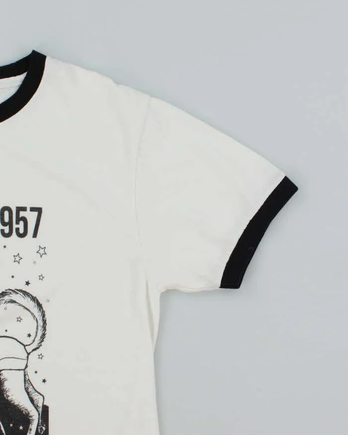 Vintage 2000's Laika Space Dog Graphic T-Shirt - M sold by Rokit product image thumbnail 4