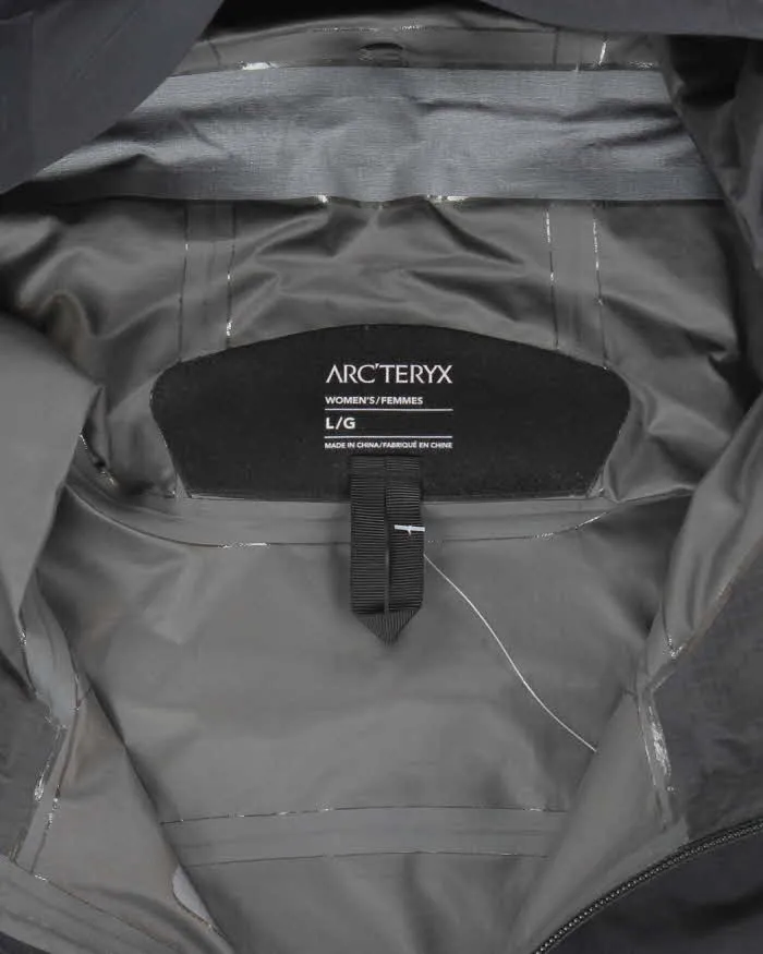Vintage Arc'teryx Embroidered Gore-Tex Hooded Jacket - L sold by Rokit product image thumbnail 5