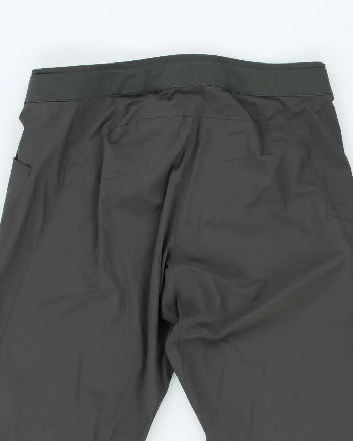 Vintage Arc'teryx Lightweight Slim Fit Utility Trousers - W32 L31 sold by Rokit product image thumbnail 4