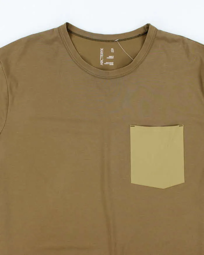 Vintage Arc'teryx Lightweight Pocket T-Shirt - XL sold by Rokit product image thumbnail 3