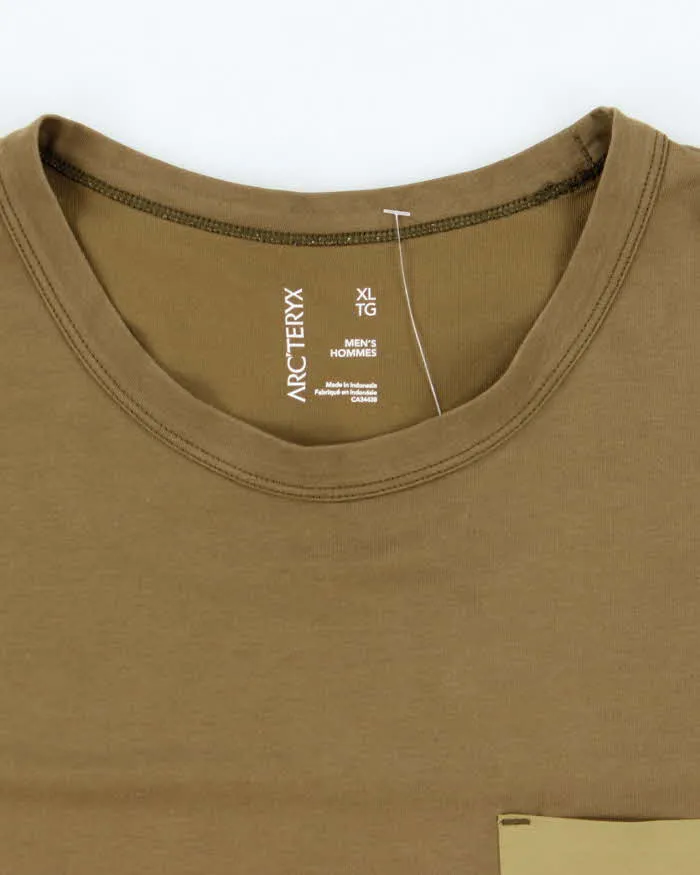 Vintage Arc'teryx Lightweight Pocket T-Shirt - XL sold by Rokit product image thumbnail 5