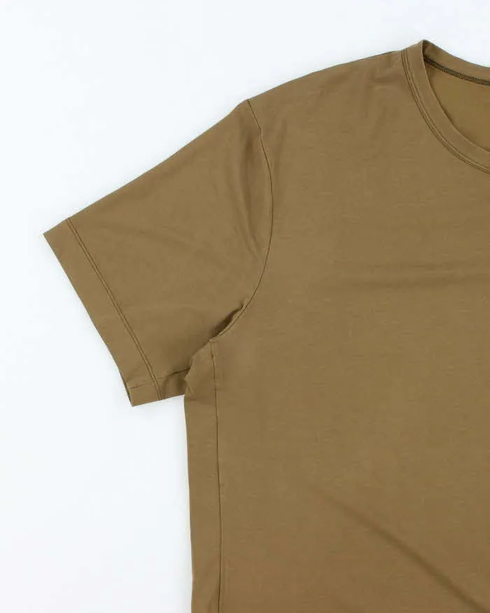 Vintage Arc'teryx Lightweight Pocket T-Shirt - XL sold by Rokit product image thumbnail 4