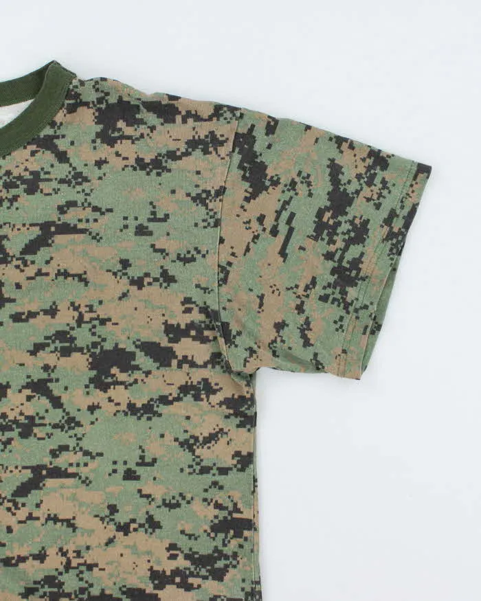 Vintage Y2K Green Digital Camouflage Army T-Shirt - XL sold by Rokit product image thumbnail 4