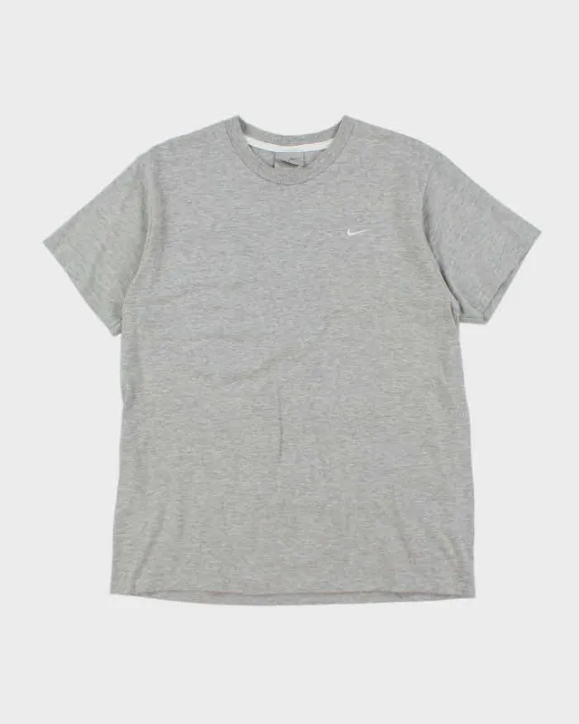 Vintage Y2K Nike Small Embroidered Swoosh T-Shirt - S made by Nike