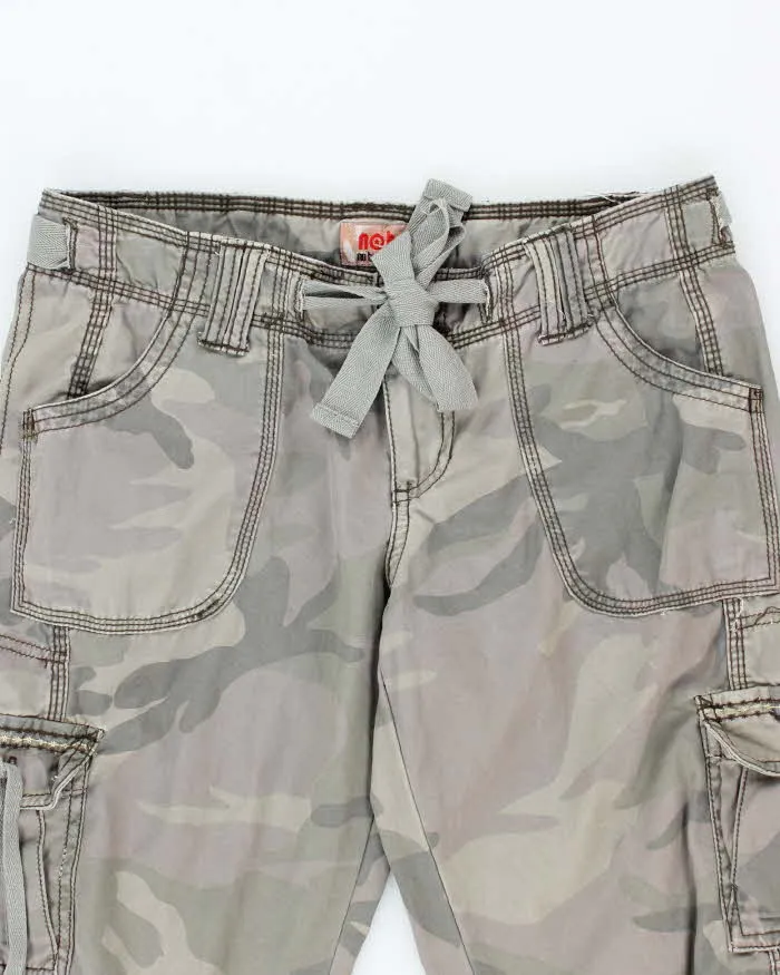 Vintage Y2k 00s No Boundaries Camouflage Cropped Trousers - W30 L26 sold by Rokit product image thumbnail 3