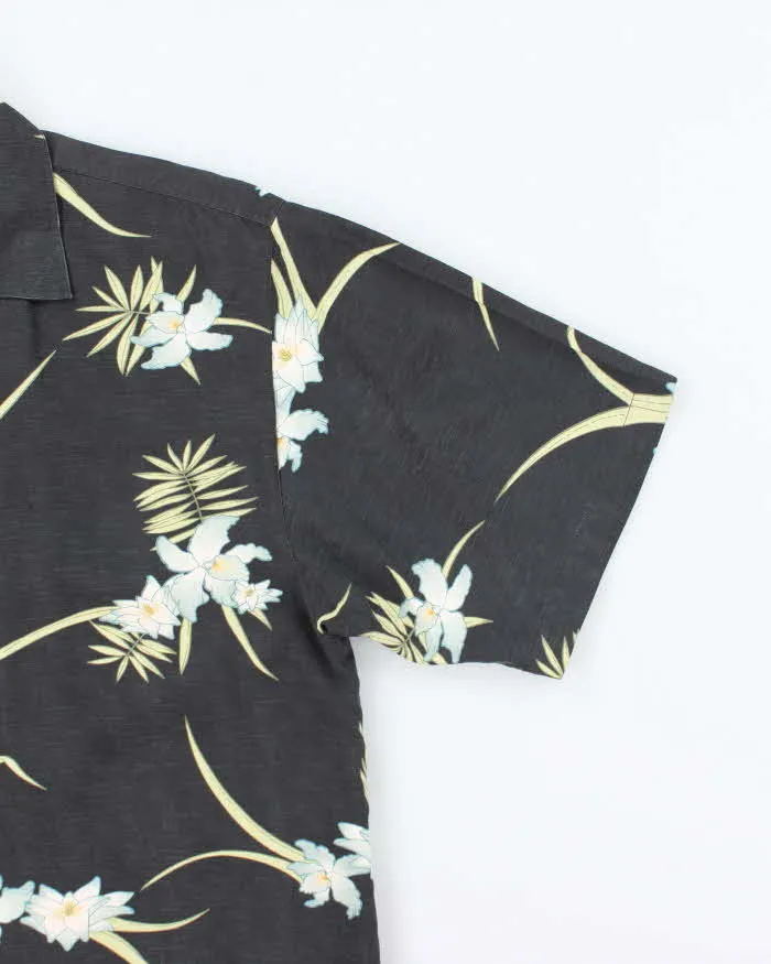 Vintage Tommy Bahama Silk Hawaiian Shirt - M sold by Rokit product image thumbnail 4