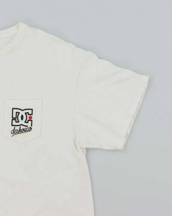 Vintage DC Shoe CO. Spell Out Pocket Graphic T-Shirt - L sold by Rokit product image thumbnail 4