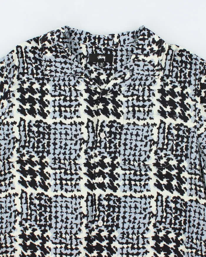 Vintage 2000's Stussy Patterned Lightweight Hawaiian Shirt - S sold by Rokit product image thumbnail 3
