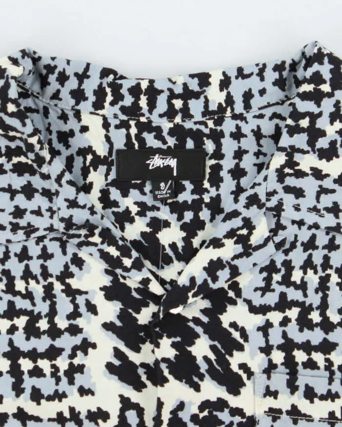Vintage 2000's Stussy Patterned Lightweight Hawaiian Shirt - S sold by Rokit product image thumbnail 5