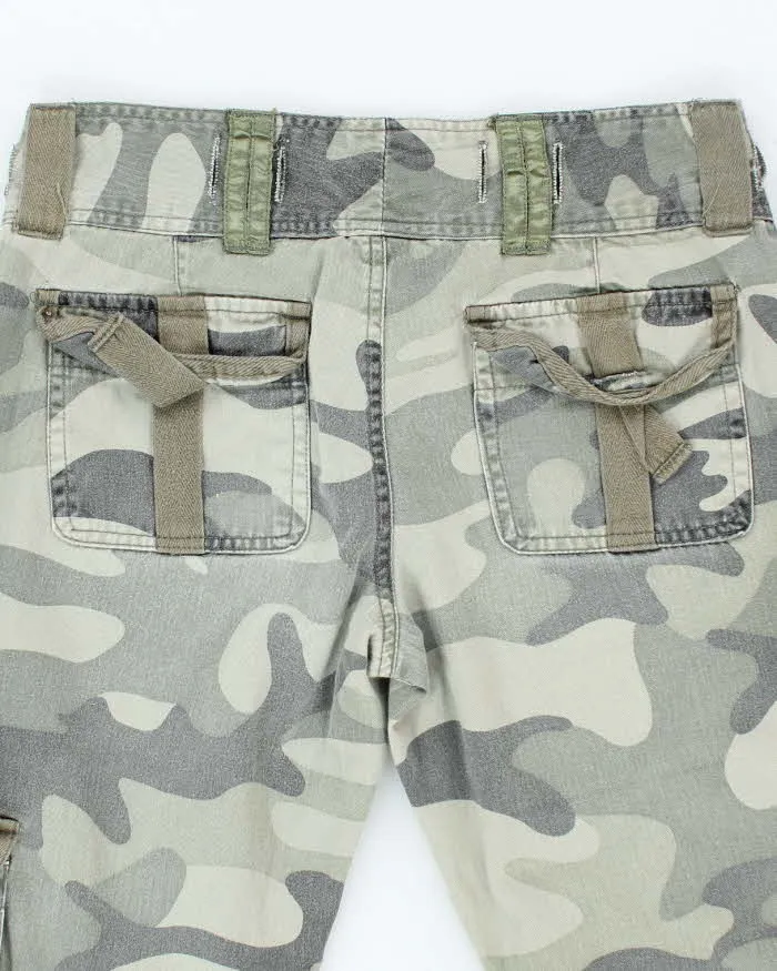 Vintage Y2k 00s Seduction Camouflage Cropped Trousers - W29 L27 sold by Rokit product image thumbnail 4