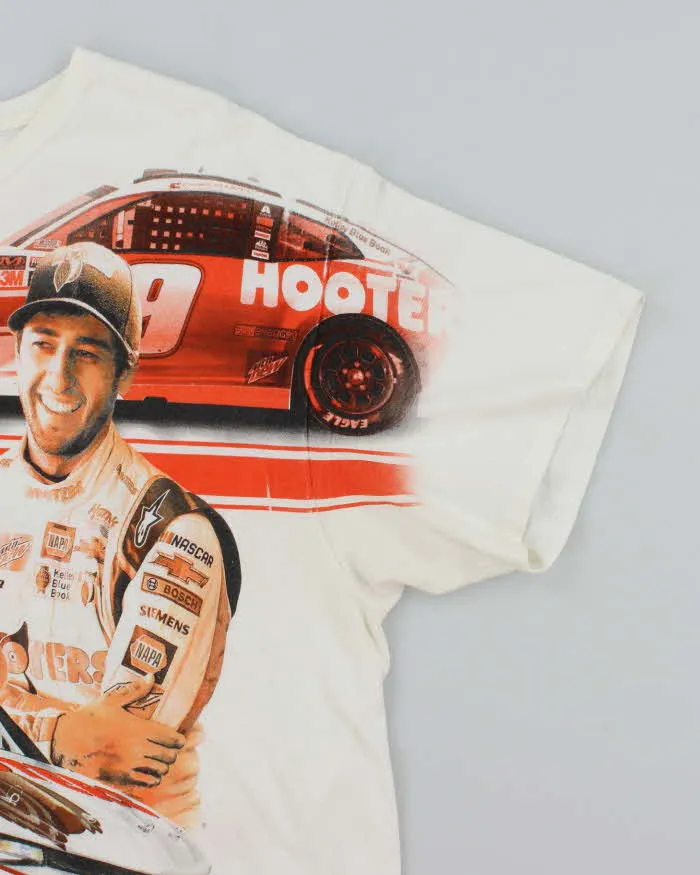 Vintage Y2K Hendrick Motorsports Nascar Hooters All Over Print T-Shirt - XXL sold by Rokit product image thumbnail 4